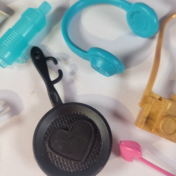 Barbie Doll Accessory Lot  Luggage, Boots, Headphones, Shopping Basket and More - Picture 13 of 16